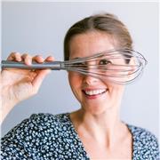 J’ai un double cursus professionnel en communication et un CAP en cuisine française École Ferrandi. Je suis une véritable passionnée de la gastronomie, de l’histoire de l’alimentation et de la culture française